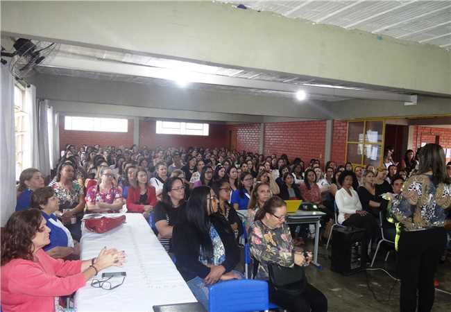 Educação lança Pacto para Alfabetização na Idade Certa em Manhuaçu